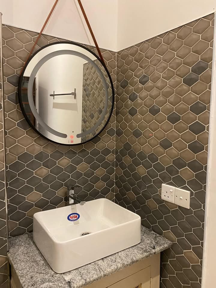 Modern Bathroom Sink and Mirror