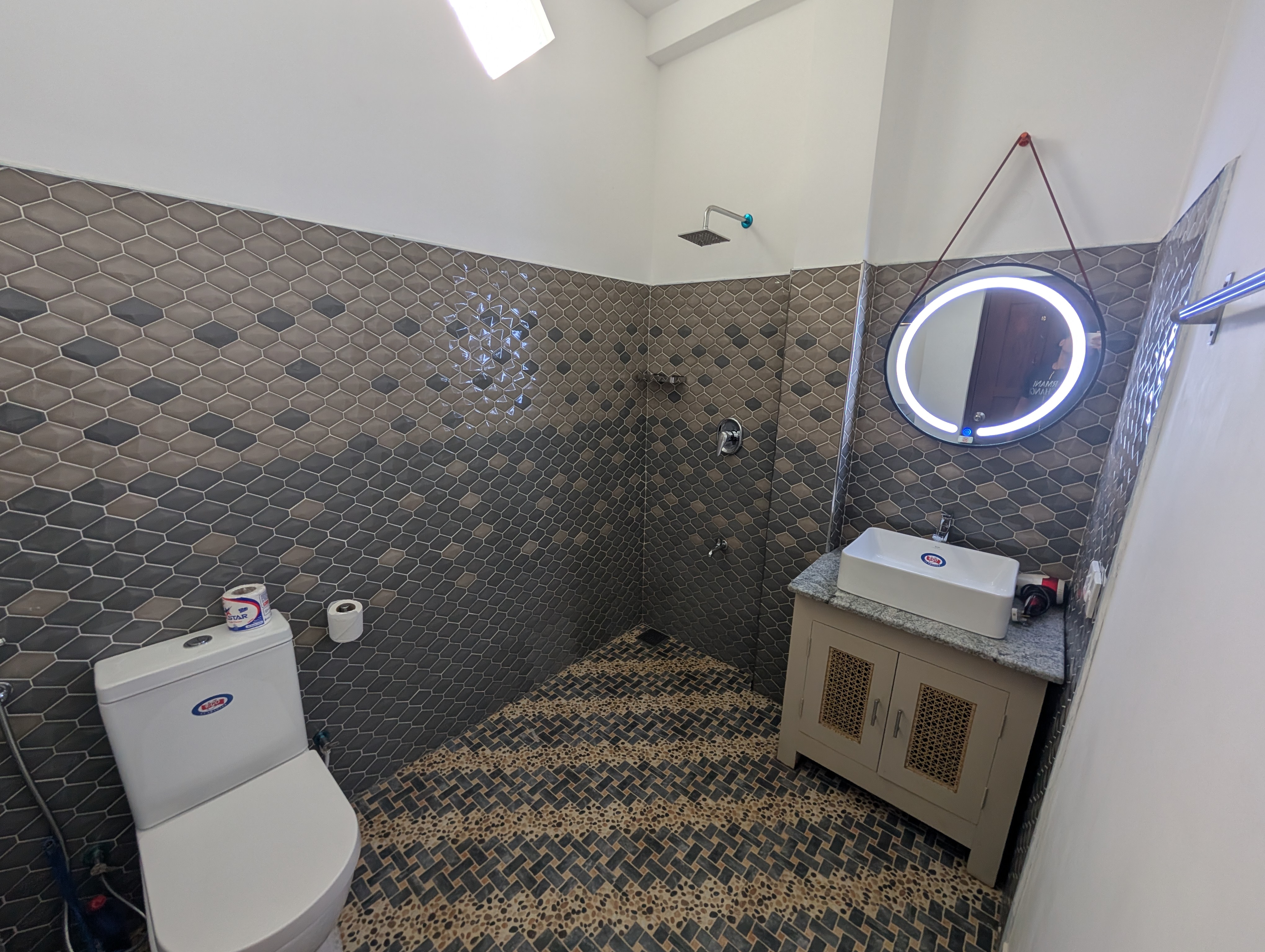 Modern Bathroom Sink and Mirror