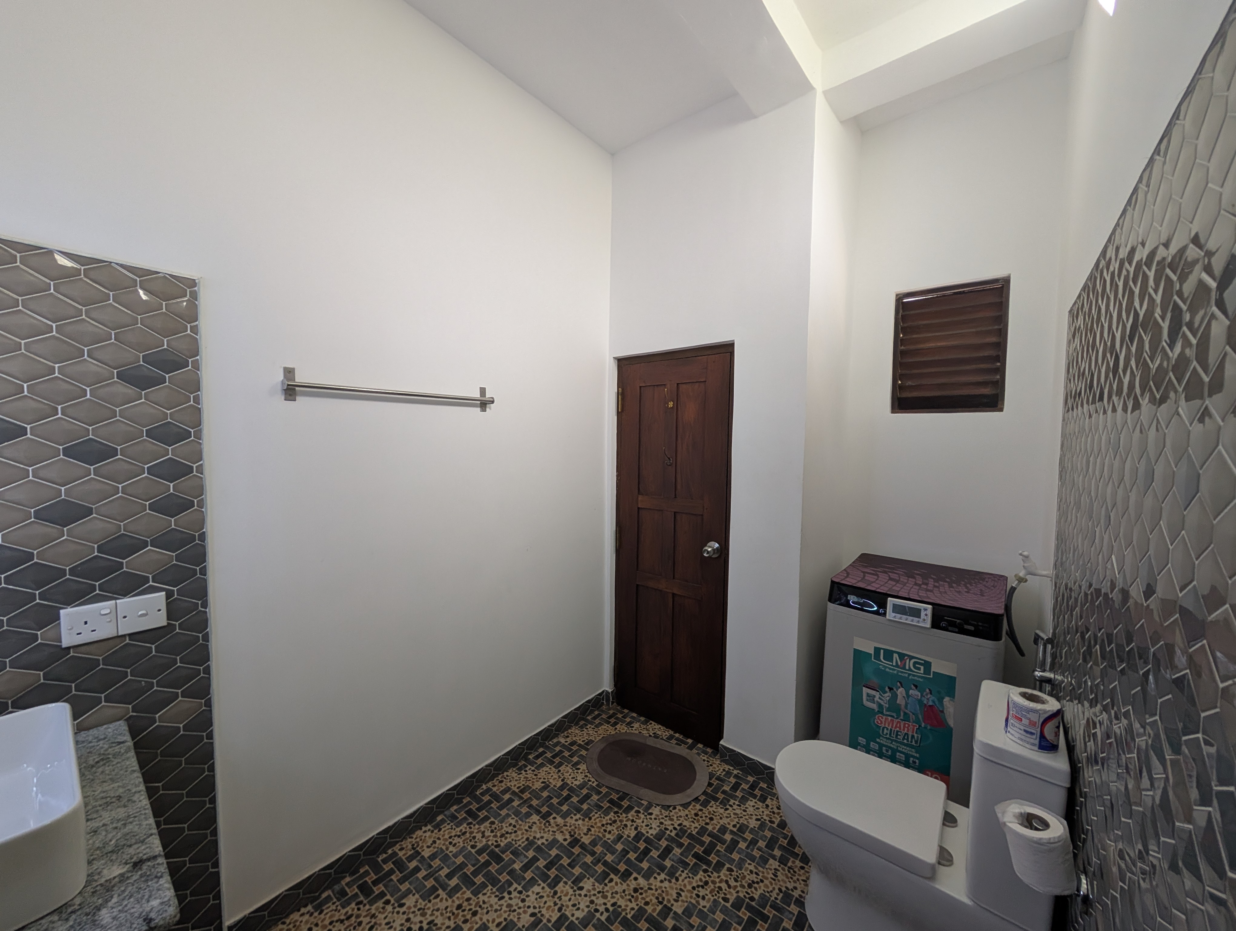 Modern Bathroom Sink and Mirror